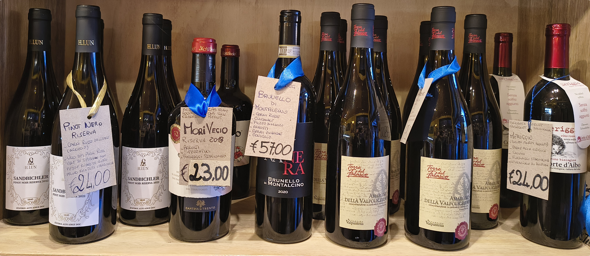 Etichette in enoteca: vini 2